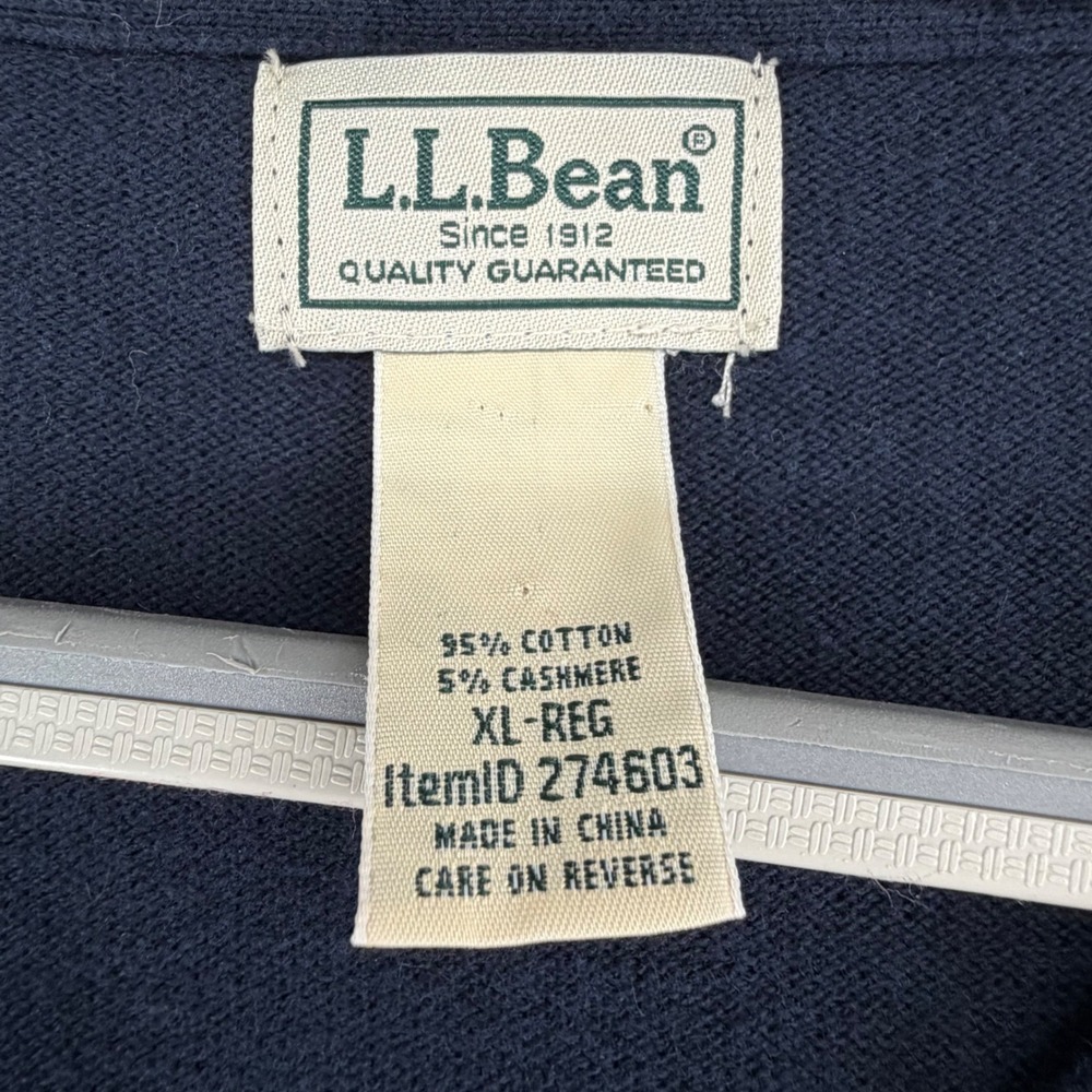 L.L. Bean V-Neck Sweater Mens XL Navy Blue Cotton Cashmere Preppy Minimalist - Picture 5 of 6